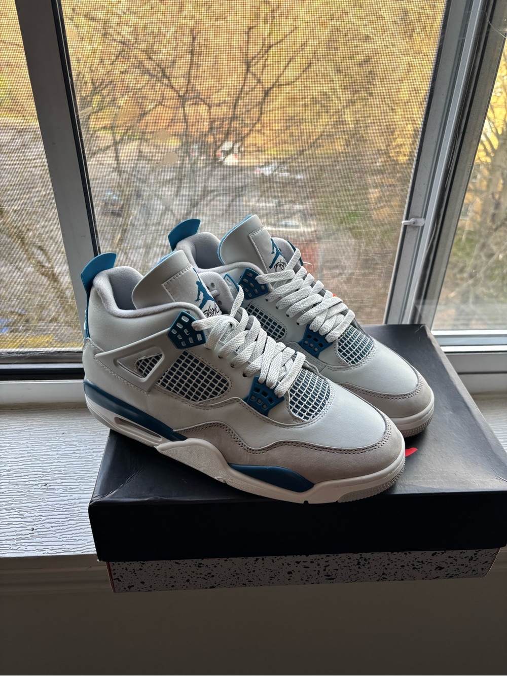 Jordan 4 military blue